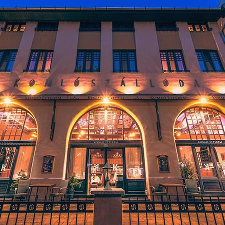 Komlo Hotel Дьюла Экстерьер фото