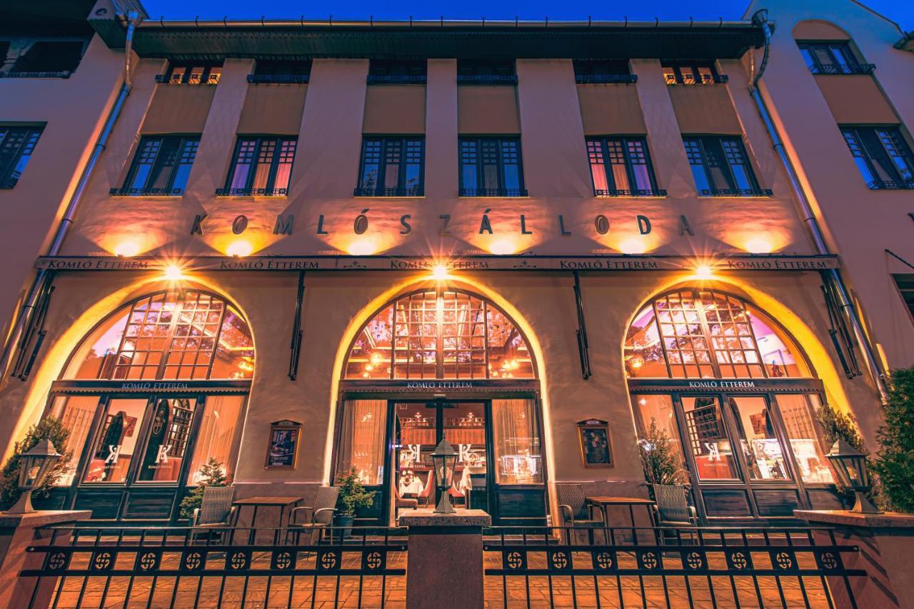 Komlo Hotel Дьюла Экстерьер фото