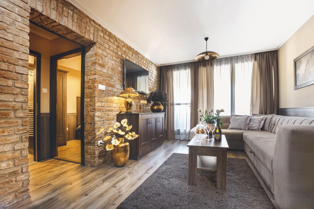 Komlo Hotel Дьюла Экстерьер фото